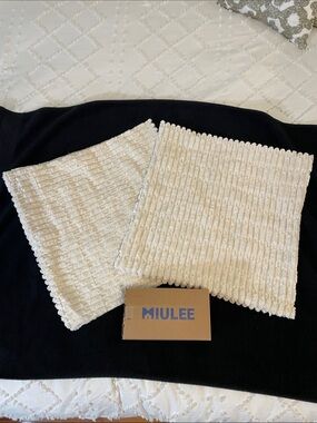 Miulee Cream Textured fuzzy soft Accent Throw Pillow Covers - Set of 2 nwt